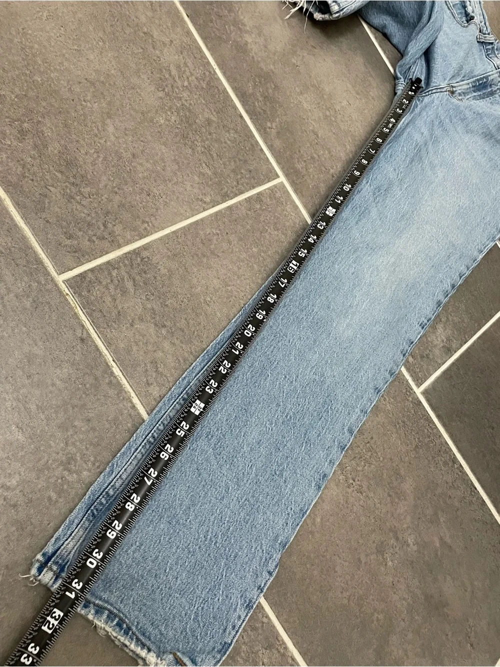 Abercrombie & Fitch Curve Love 90s Straight Ultra High Rise Jean size 27X31